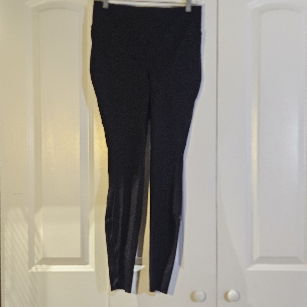 LULULEMON High-Rise Yoga Pant Size 10 Black 7/8 Length Pilates Gym Athleisure